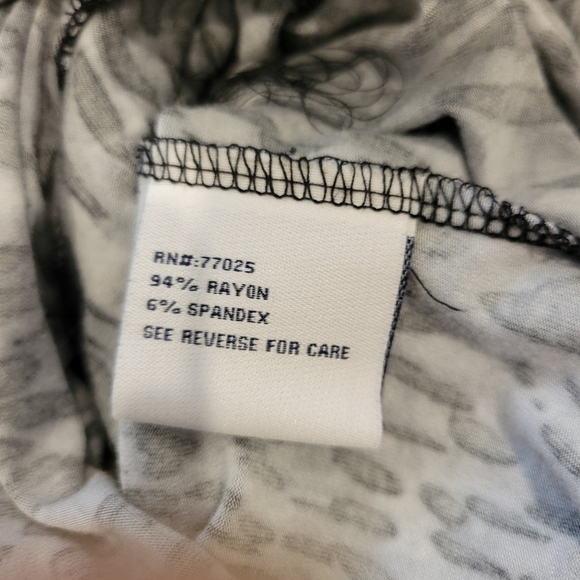 Liz Lange Completely Me Lovely Maxi Dress V Neck Soft Flowing Fabric For Fall PL - Picture 6 of 12